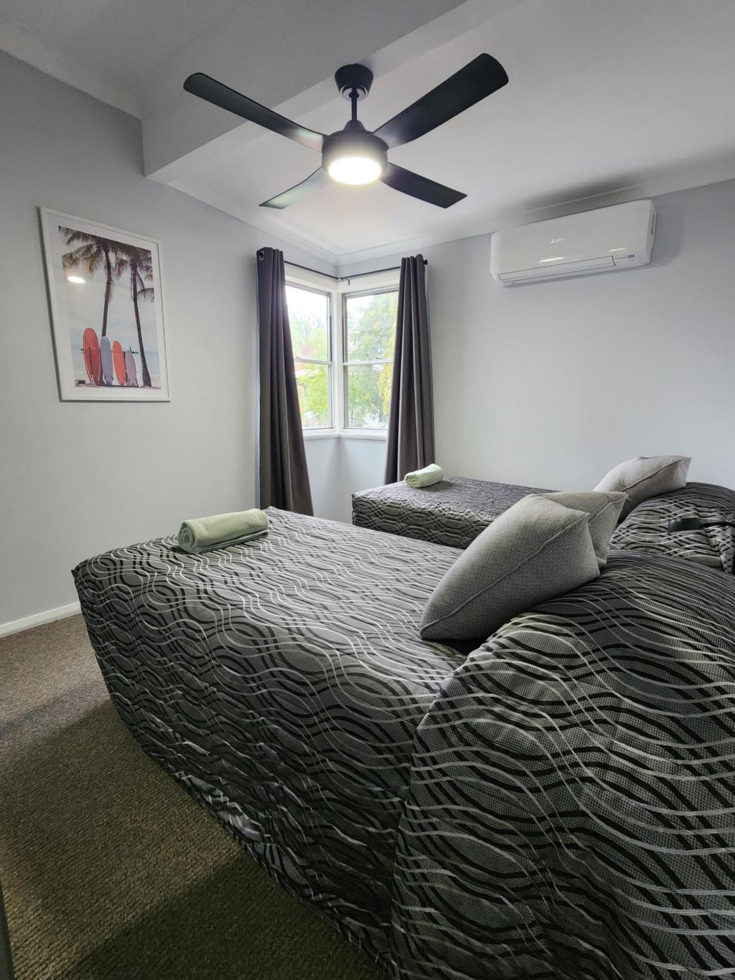 Denman Motor Inn Екстериор снимка